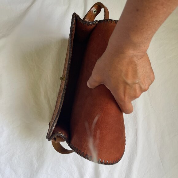 Vintage 1970s Hippie Boho hand tooled blossom leather bag - Picture 4 of 8